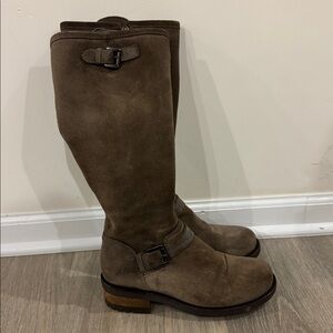 La Canadienne Dark Brown Suede Footwear